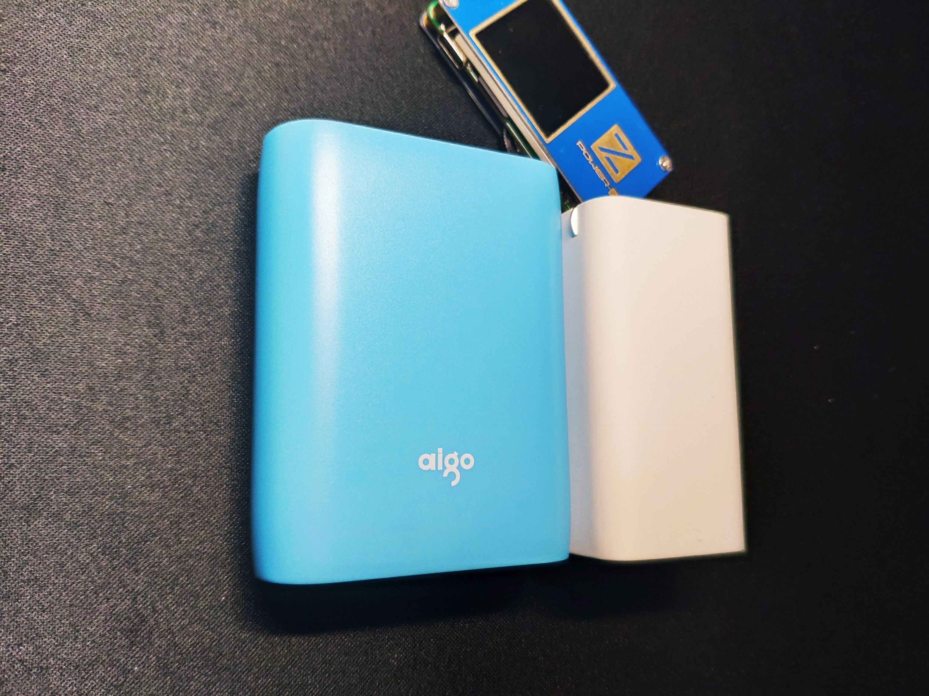 爱国者aigoyogom100静音版,aigo爱国者小巧10000移动电源