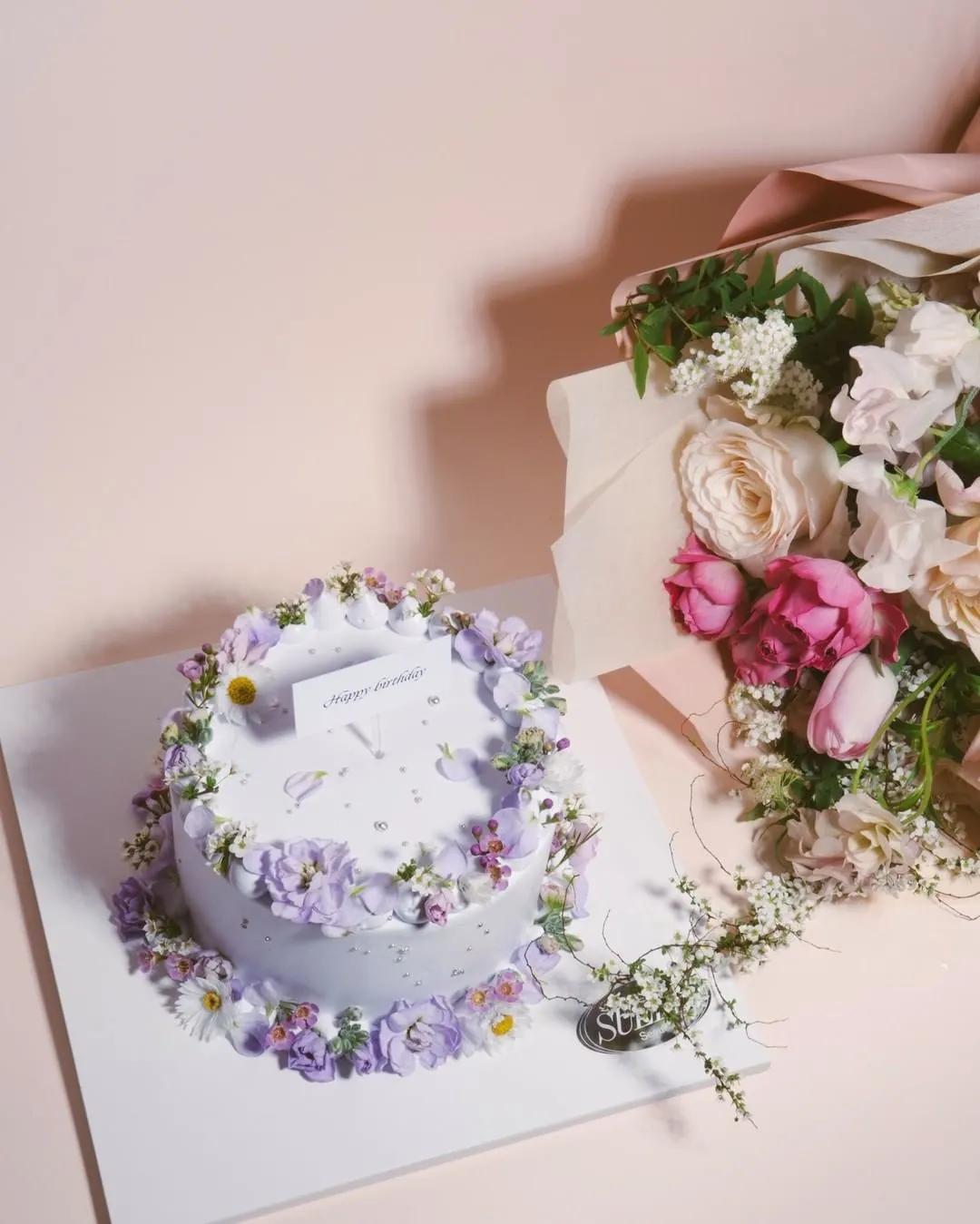 简单款式的母亲节蛋糕图片,六种不同口味母亲节蛋糕