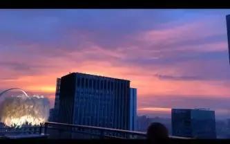 纽约留学女，邀我去50楼高档公寓看日出，怎么破？