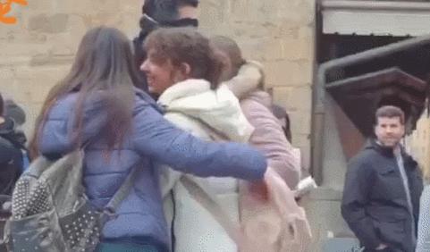 疫情面前，如果你熬不下去了，请看看他们…...