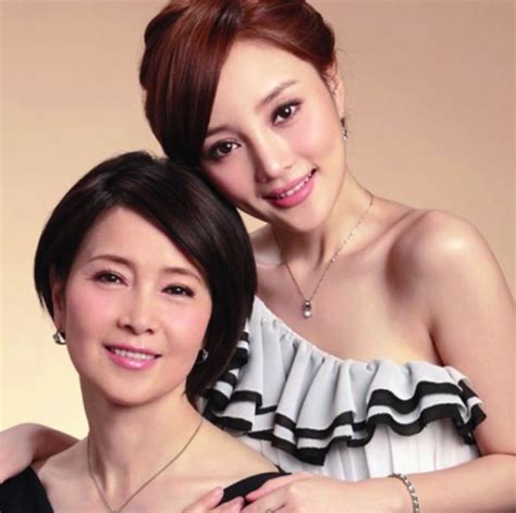 刘诗诗的母亲上热搜！原来是这样……