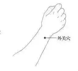 72岁老人走路长寿方法,70岁老人长寿的正确走路姿势