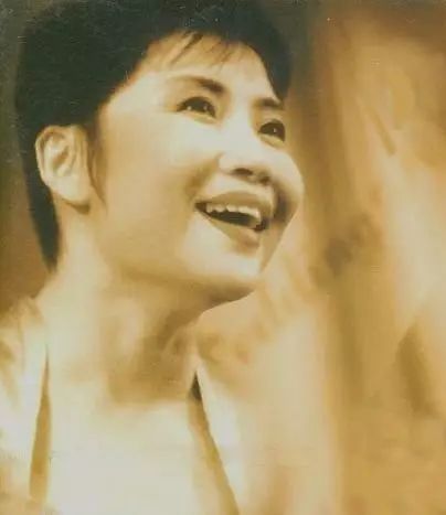 消失25年的李娜如今去哪了,李娜风头正盛时为何选择出家