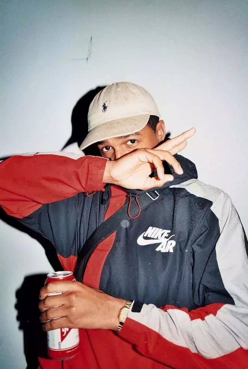 潮爆了｜冬天羽绒服穿腻了，可以试试这种复古运动风