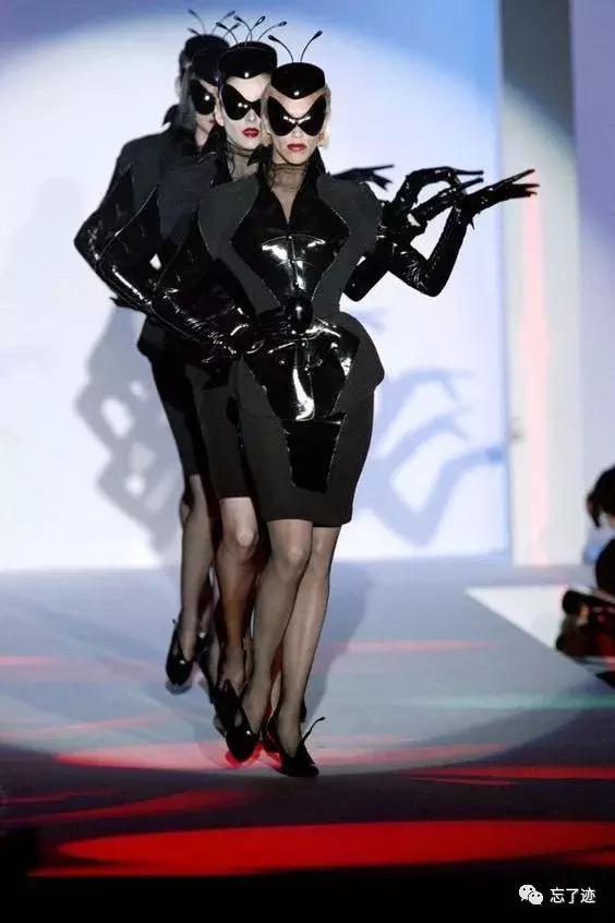 时装t台及镜前造型,时装t台秀套装