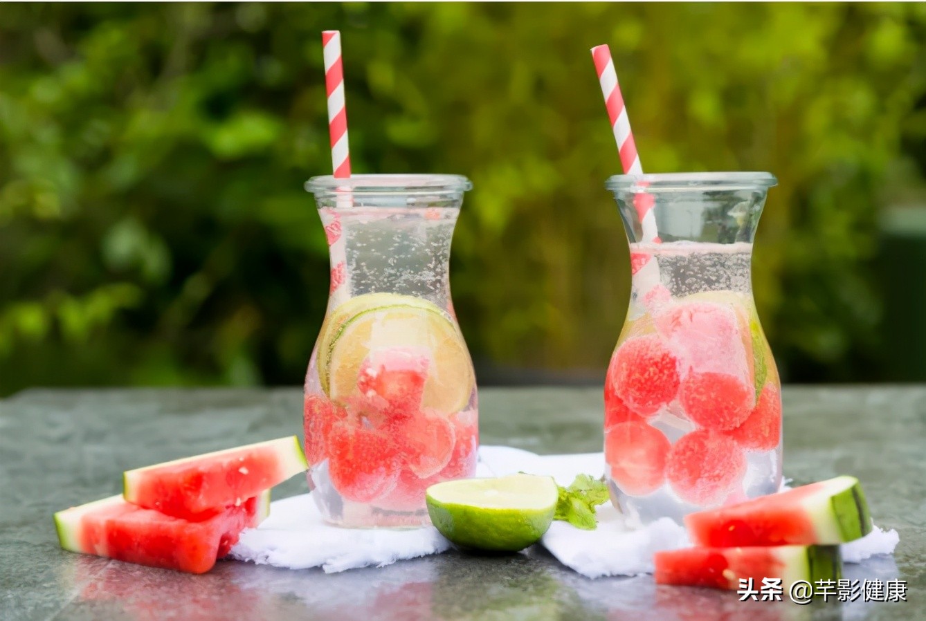 露肚脐衣服怎么搭配,怎么穿出露肚脐衣服