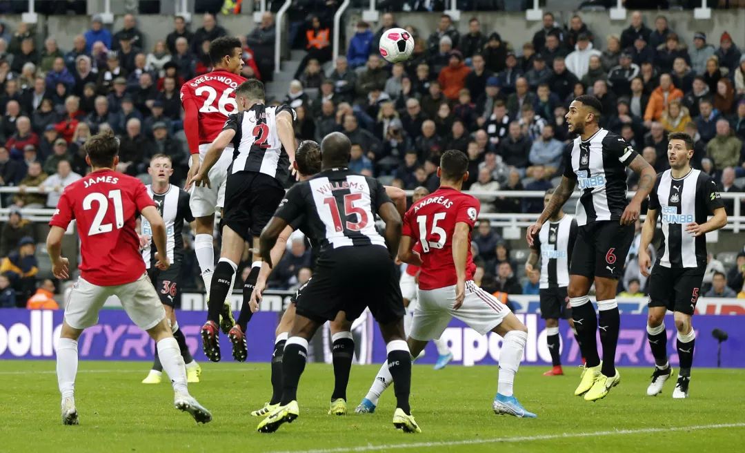 篮球为什么一直不如足球火爆,足球和篮球哪个能发展起来