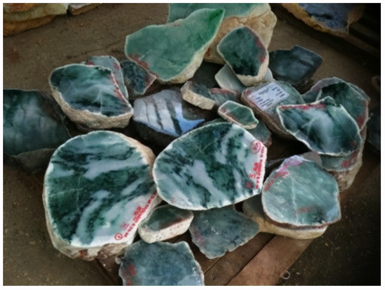 在直播间被骗然后买了翡翠原石料子，可以报警让对方退钱吗？