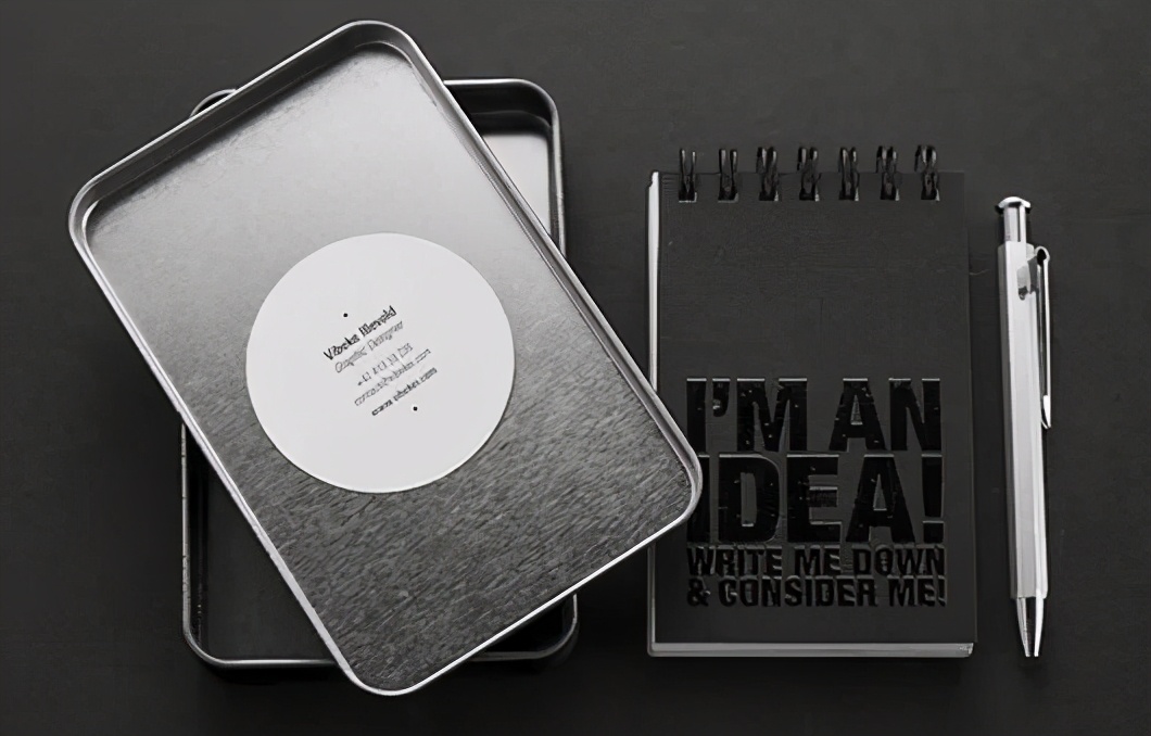 数字媒体艺术用的笔记本电脑,苹果笔记本艺术字体