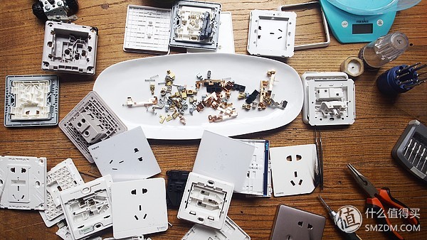 罗格朗开关插座内部结构如何组装,施耐德罗格朗西蒙哪个性价比高