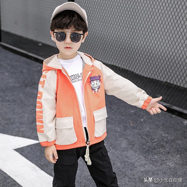 今年最流行的童装冬款,今年超流行的童装百搭又时尚