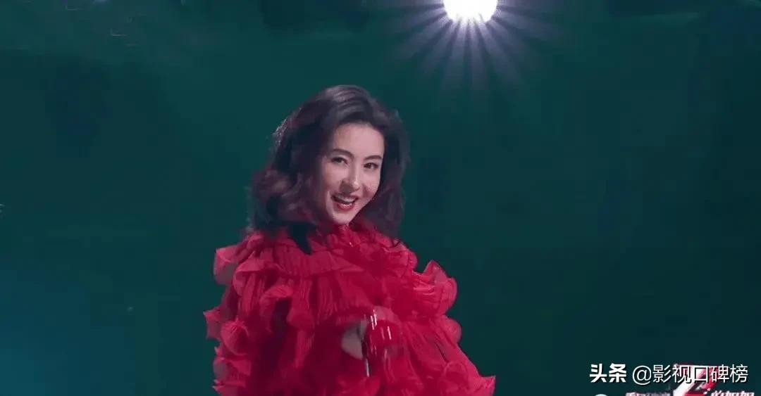 张柏芝终于现身43岁真实状态曝光,张柏芝晒学生照美貌几十年不改变