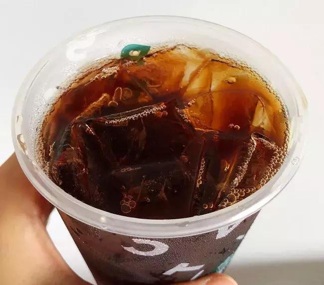 星巴克玩味冰调第二杯半价,星巴克玩味冰调混合一起喝