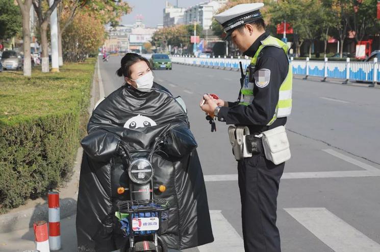 电动四轮车黄牌蓝牌绿牌白牌区别,三亚电动车黄牌蓝牌绿牌白牌区别