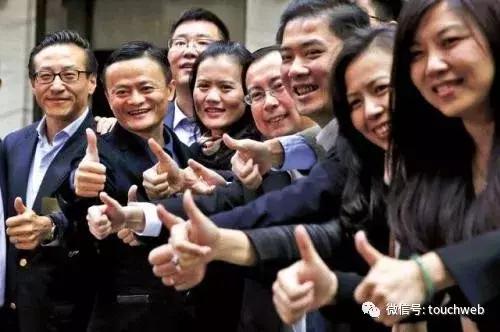 马云卸任阿里董事局主席职务雷军现场捧场：人生下半场拉开序幕