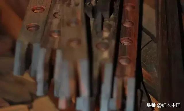 同样胡桃木家具价格相差,红木家具回收价格和原价差多少