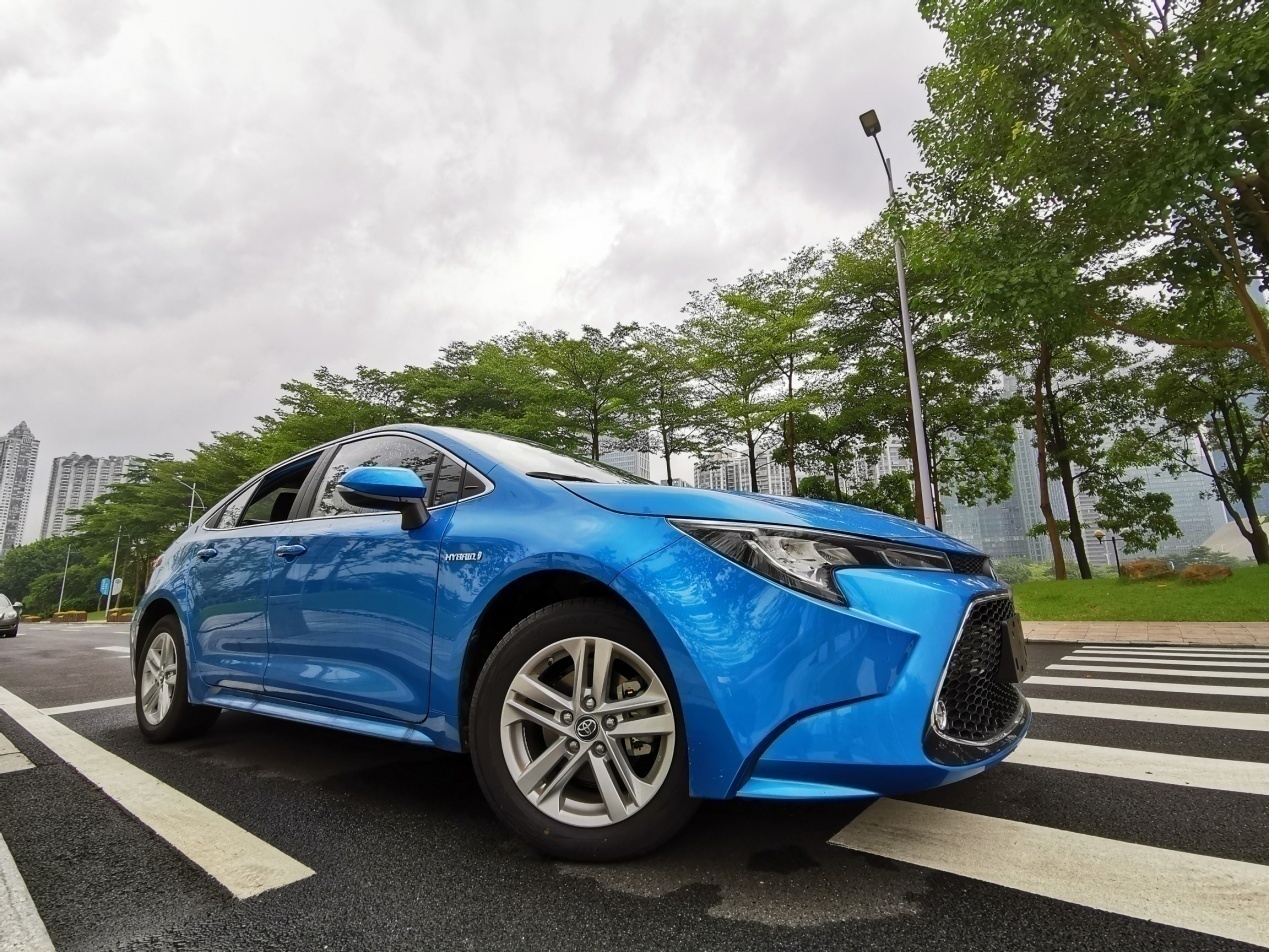 2022款雷凌双擎1.8l豪华版试驾,全新雷凌双擎优缺点