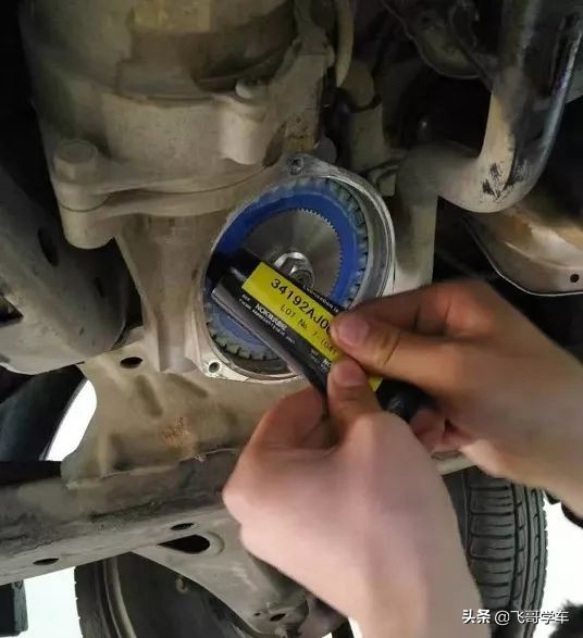 2011款斯巴鲁傲虎后备箱异响,斯巴鲁傲虎加油门发动机一边异响