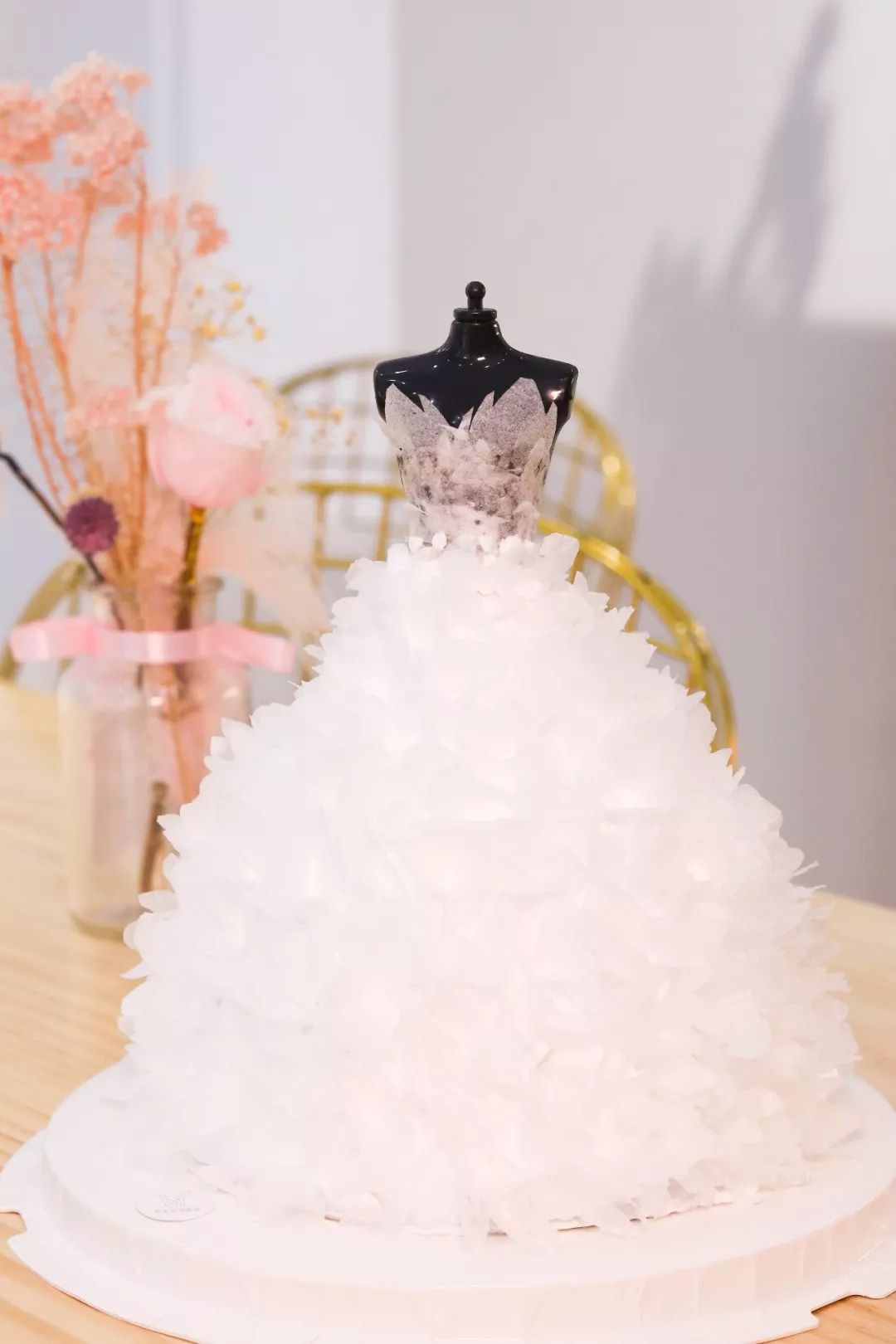 圆每个妹剂C的公主梦，这家店现在婚纱免费试，饮品+蛋糕请你食