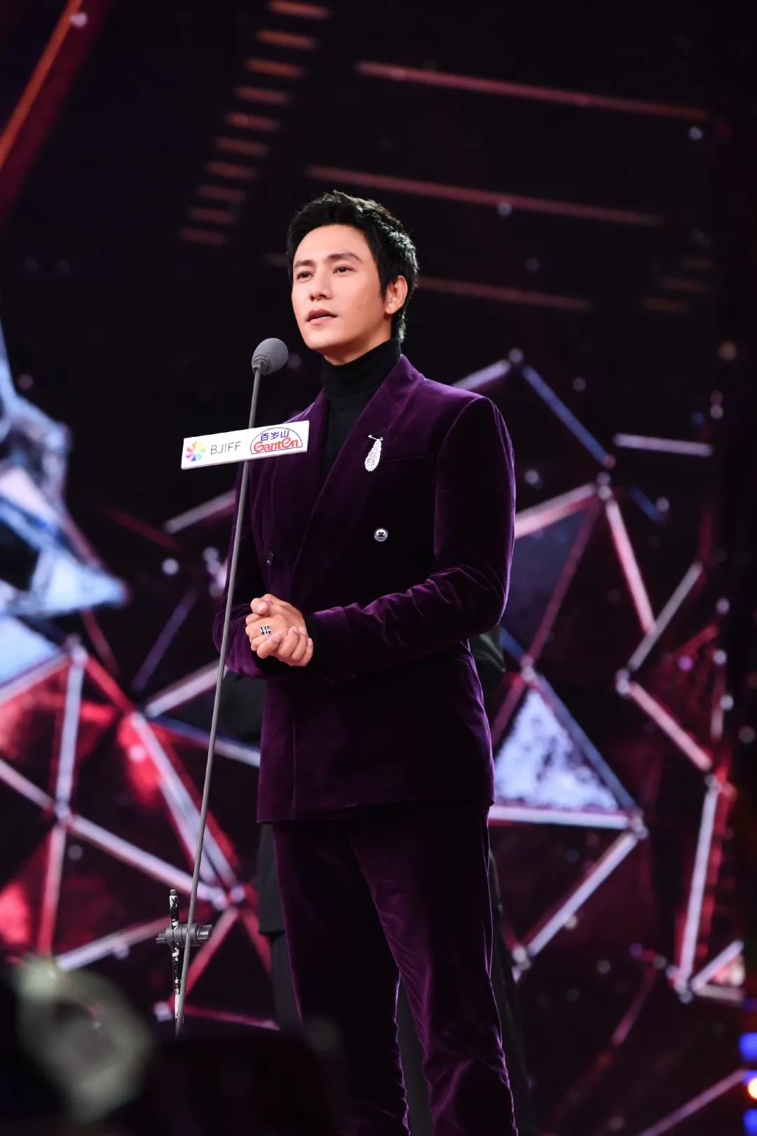 陈坤和巩俐走红毯颁奖,巩俐戛纳红毯惊艳全球