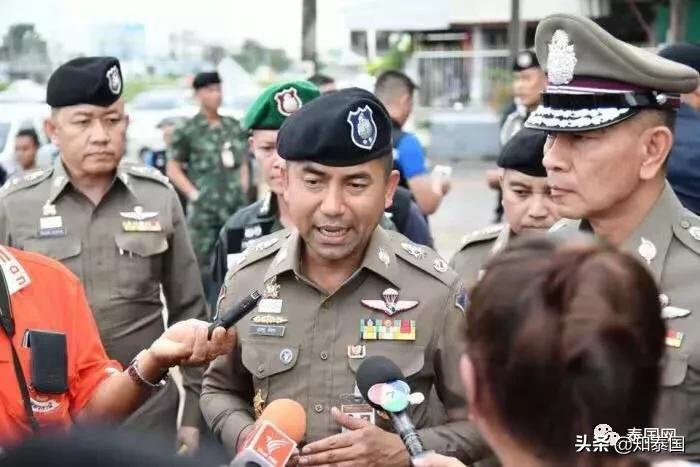 *弹子**警告！素拉切的车，在路边被枪手打成了马蜂窝……