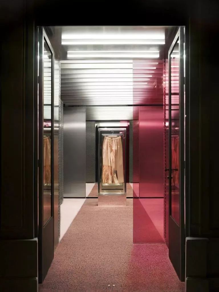 全球仅50多家店、年销售2亿欧元的Acne，门头竟然无LOGO？