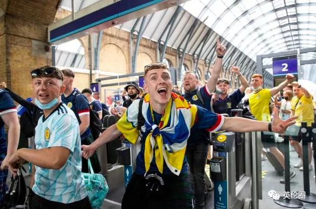 街头斗殴、醉酒裸奔...一大波短裙男子不顾警告涌入伦敦