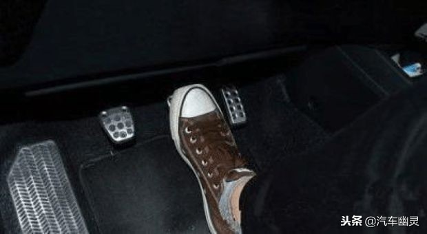 车没油了怎么去加油站弄油,车子没油了半路没加油站怎么办