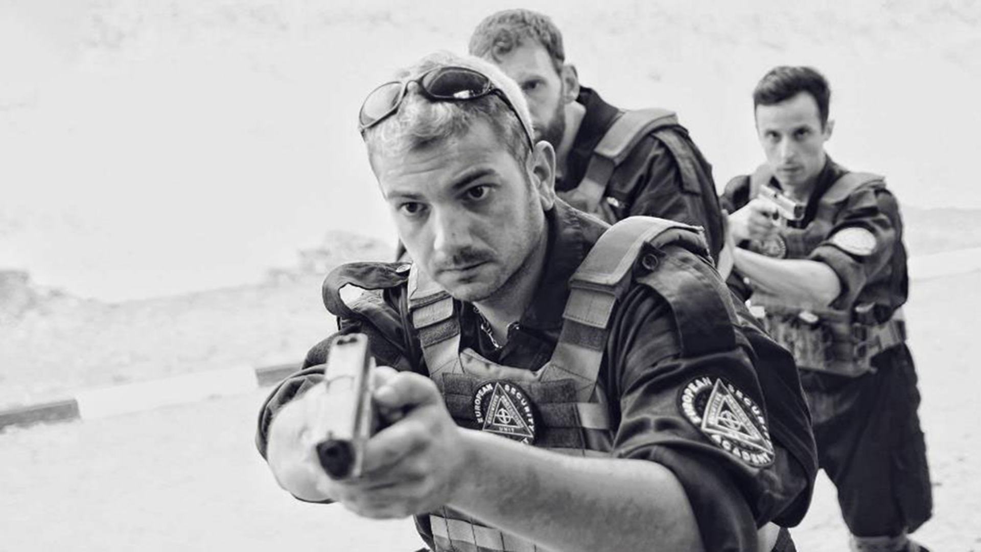 CQB战术的破门攻坚，实战中操作方法不同，安全与快捷是首选