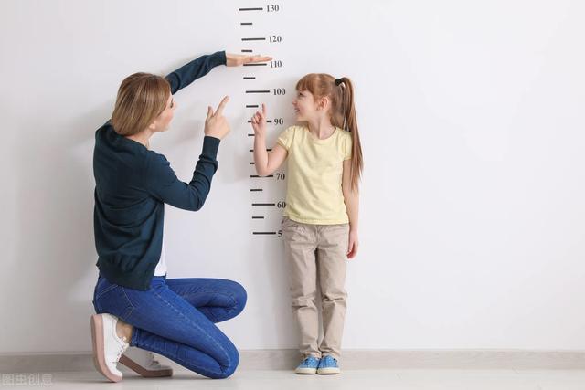 女孩11周岁月经初潮前有什么征兆,12岁女孩月经初潮身高多少算正常