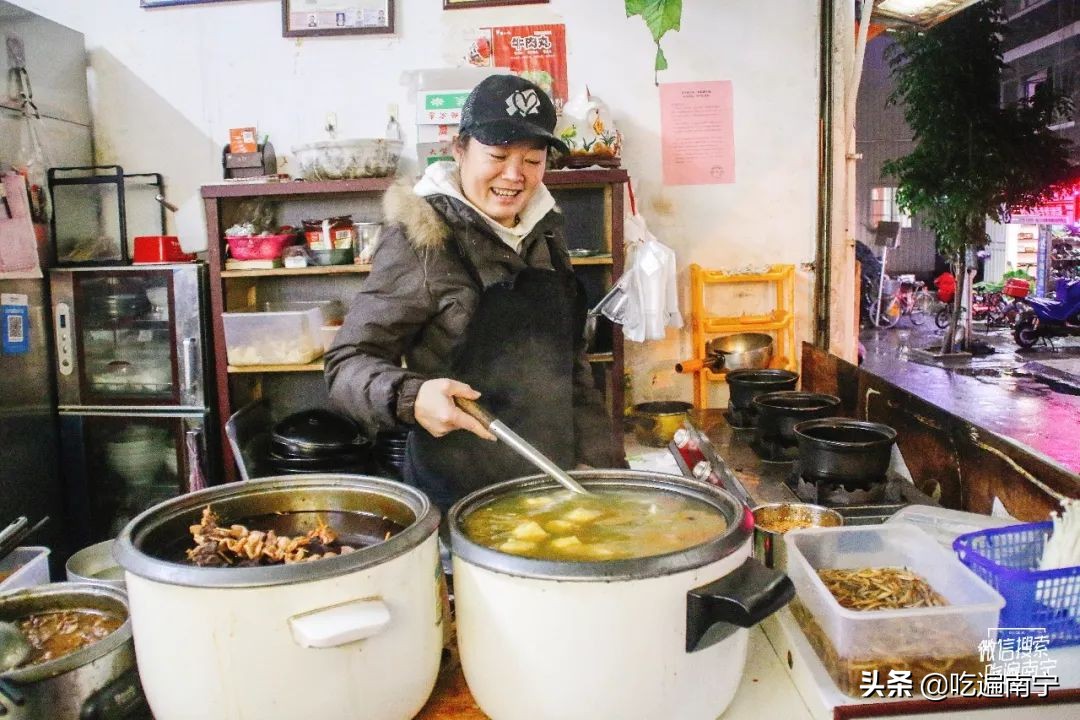 没吃过路边摊的麻辣烫,广西南宁街边老牌牛杂