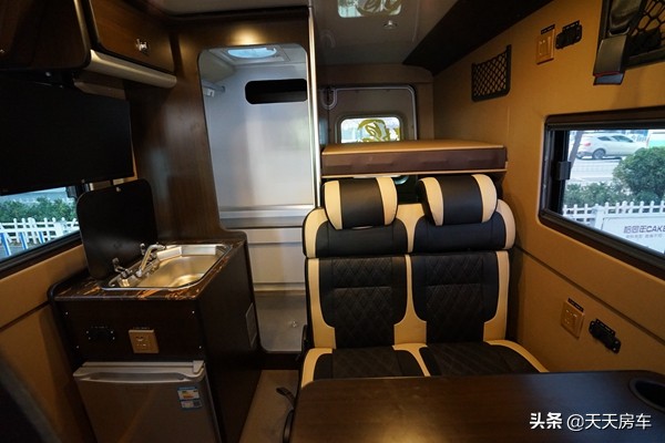 北京二手东风御风短轴中顶房车,2023款东风御风短轴房车