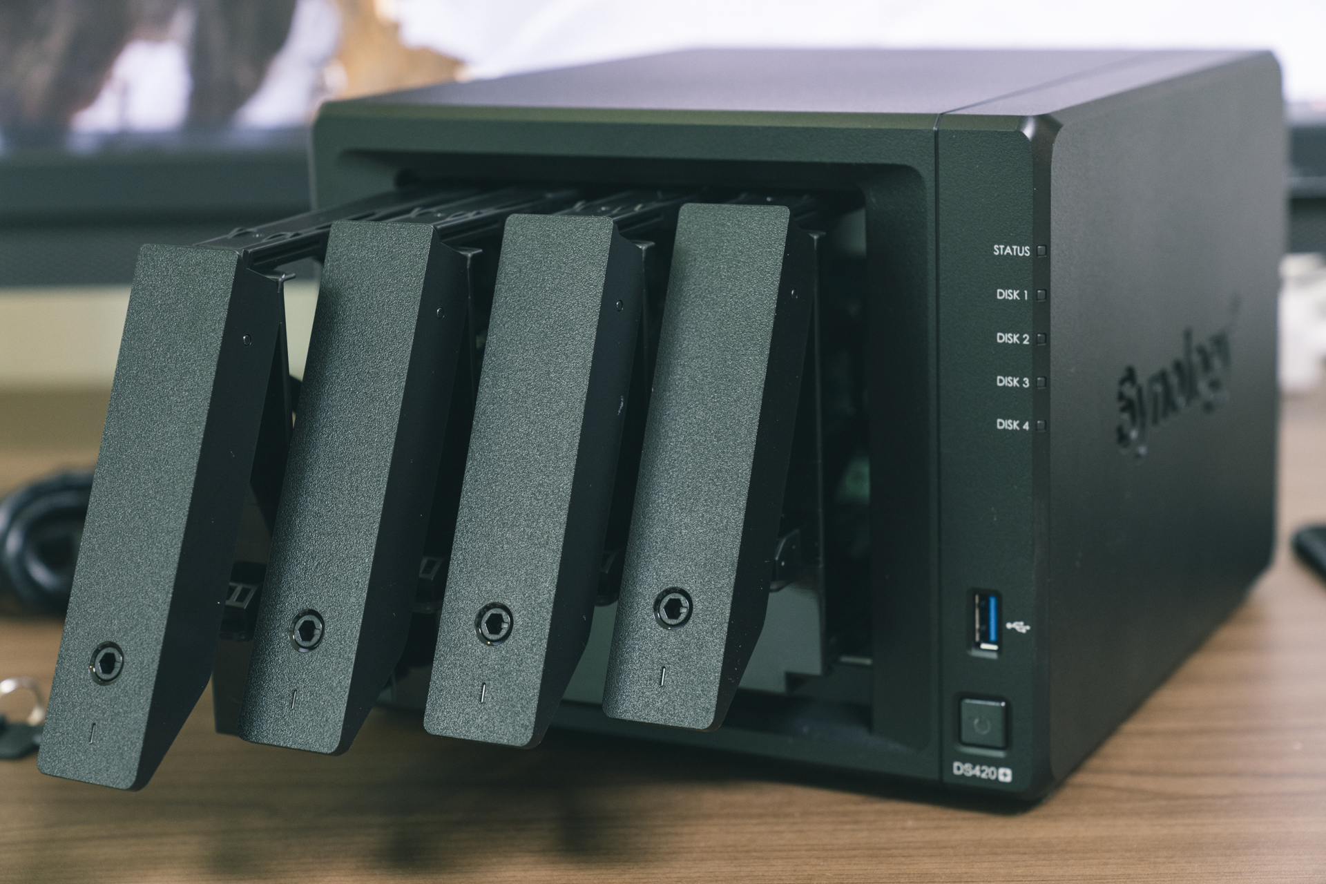 群晖4盘位nas哪个型号值得买,群晖ds220+和ds420+的区别