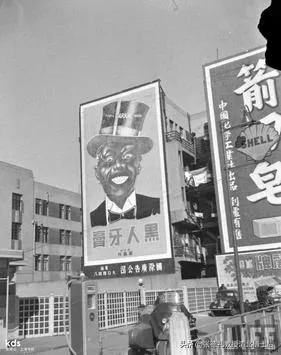 黑人反歧视抗议者终究盯上“黑人牙膏”。黑人牙膏:我太难了转载