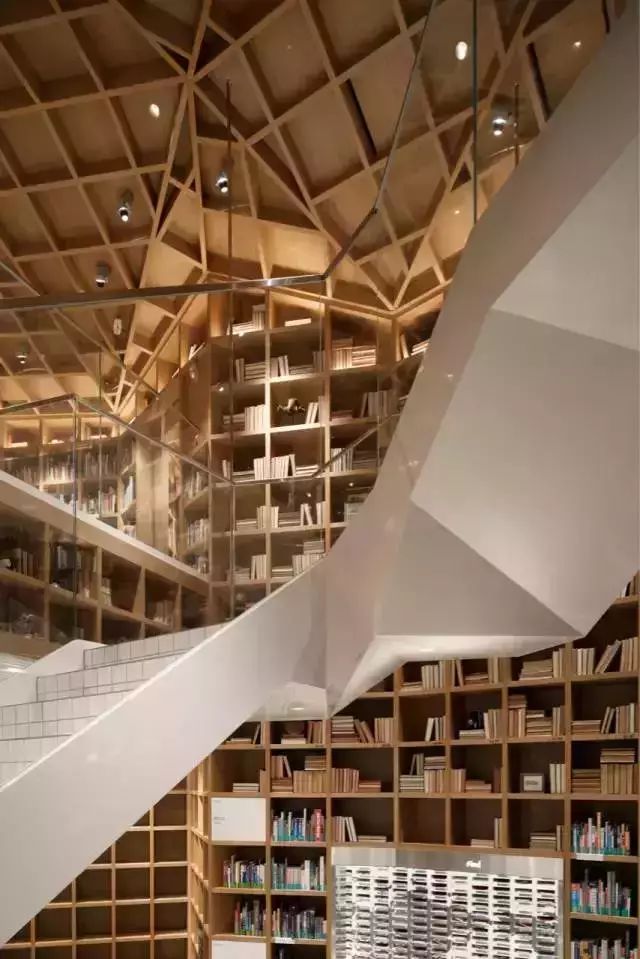 深度解析优衣库成功之秘,优衣库从生产到门店的过程