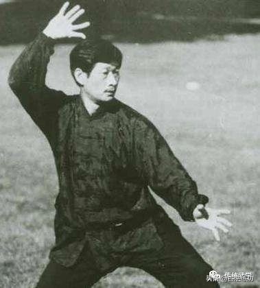 站桩时手可以上下活动吗,站桩时身体会随着呼吸上下起伏