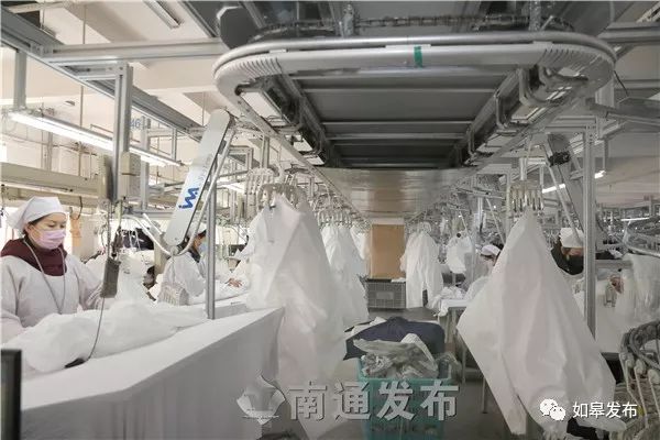 如皋九鼎服装复工率百分百！首批1500件防护服已发往武汉等地！