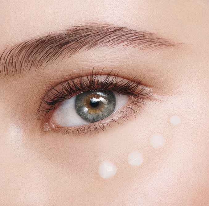 雅诗兰黛小棕瓶眼霜如何正确使用,雅诗兰黛白金眼霜的正确使用方法