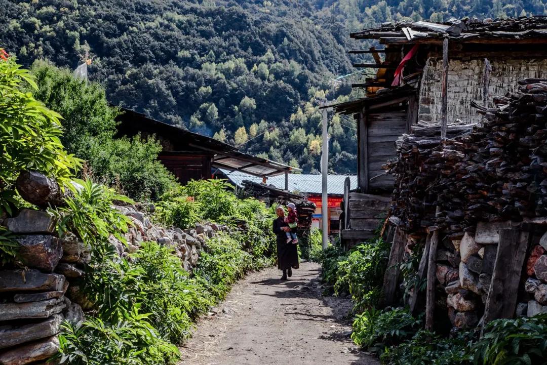 巴松措最近期攻略,巴松措可以开进去吗