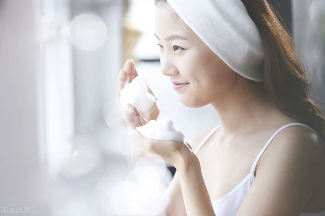 皮肤出油毛孔粗大如何改善,改善毛孔粗大出油用什么洗面奶