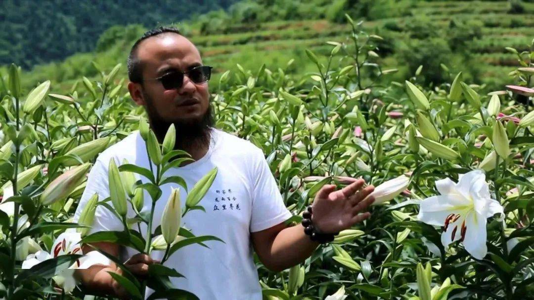 农村小伙回家创业种葡萄,农村小伙回家创业种甘蔗