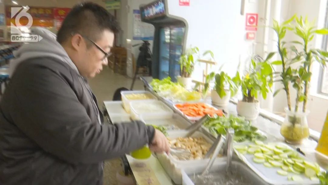 食堂4元成本的小火锅,别人家的食堂十元钱能吃小火锅