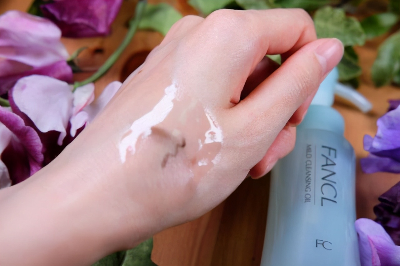 值得收藏的护肤品推荐,如何正确选择和使用卸妆产品