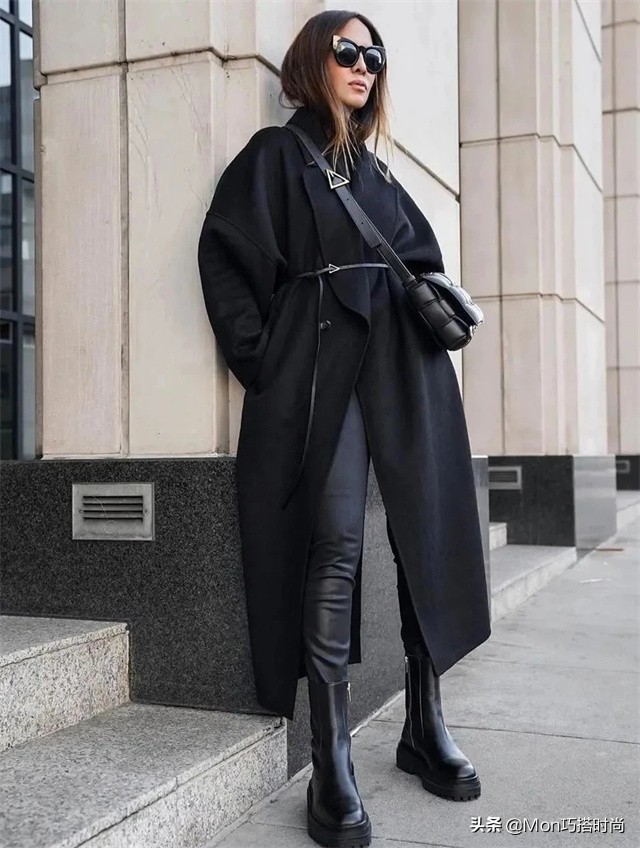 穿靴子搭配风衣简直是太时尚了,穿大衣不要穿这三种鞋子