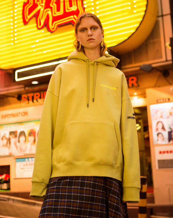 不想穿那些网红卖的衣服?感觉不上档次?也不想选奢侈品?