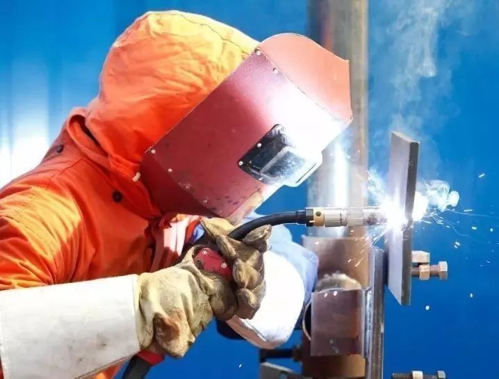 焊工烫伤事故处理流程,电焊工作人员触电后怎么急救