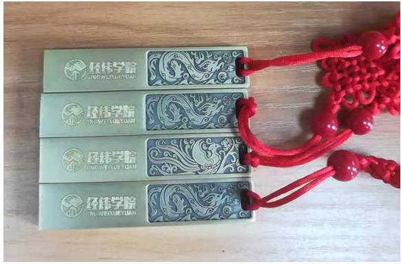 深圳光纤激光打标机打标金属铭牌,激光打标机金属制品雕刻