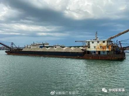 徐闻海事处近日再次依法查处了1艘违法砂石船