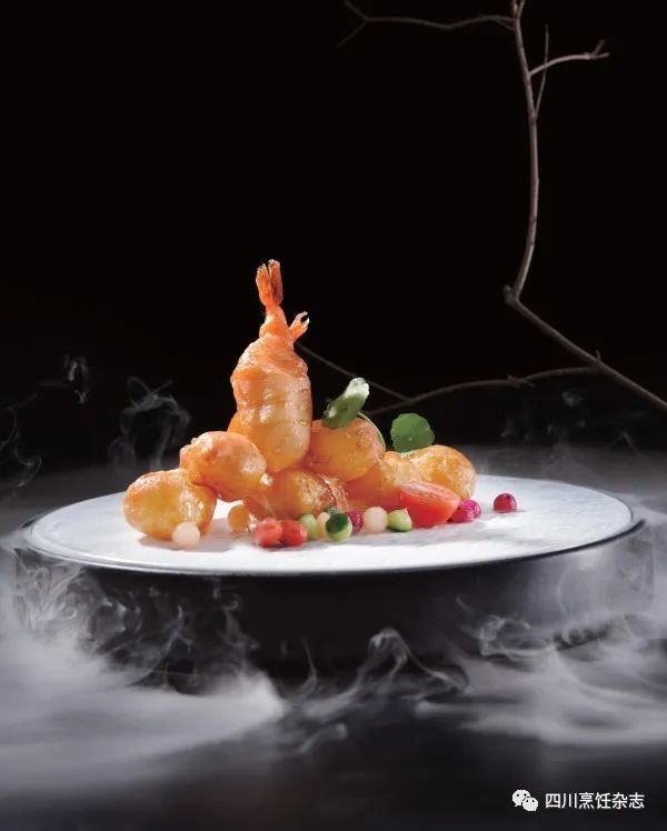 下饭脑花，三椒三香渡花鲢，坛子肉，椒麻脆皮鸡，焦糖脆皮虾...这些菜颇受年轻食客青睐