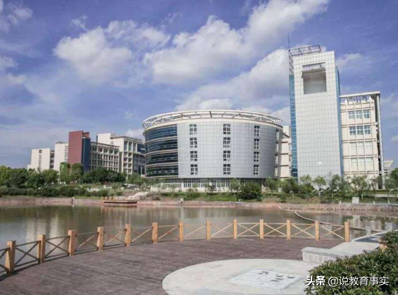 刚过一本线的师范大学推荐,文科二本压线公办师范院校